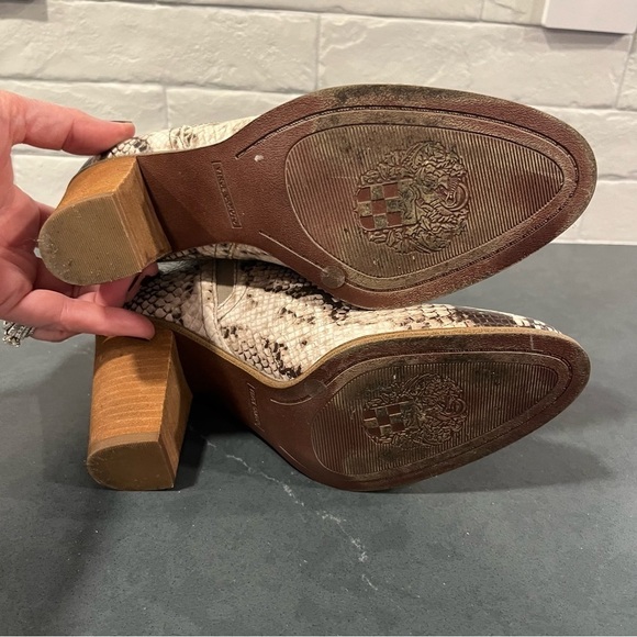 Vince Camuto sz 8 Famhida snakeprint ankle booties - Picture 12 of 14